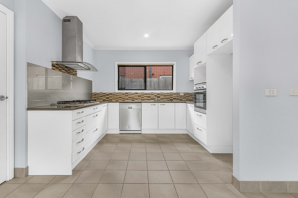 11 Arlington Avenue, PAKENHAM VIC 3810, Pakenham - Thumbnail 3
