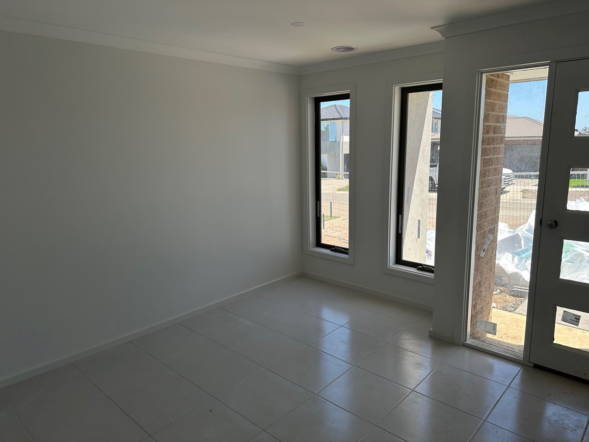 14 Josephine Street, Pakenham VIC 3810, Pakenham - Thumbnail 4