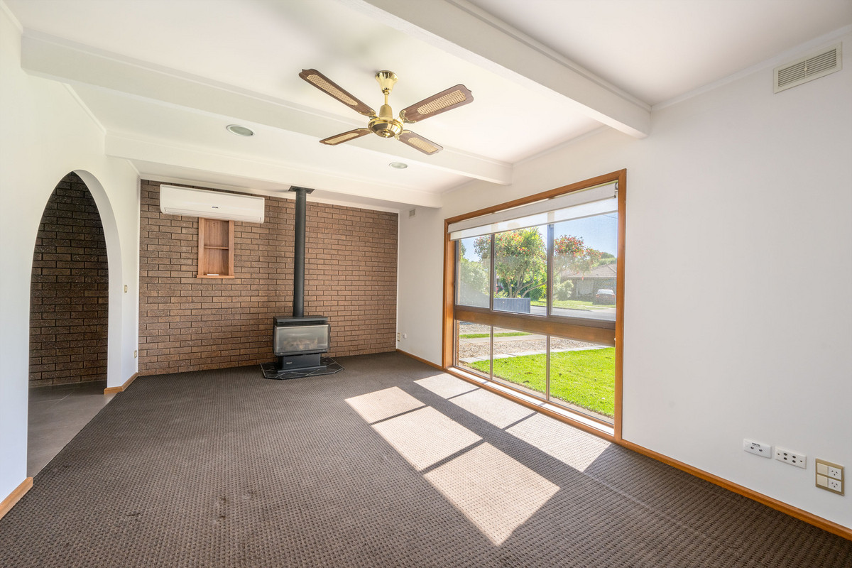 16 Lister Crescent, SHEPPARTON VIC 3630, Shepparton - Thumbnail 2