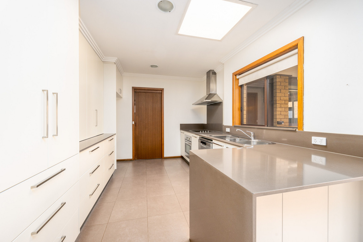 16 Lister Crescent, SHEPPARTON VIC 3630, Shepparton - Thumbnail 5