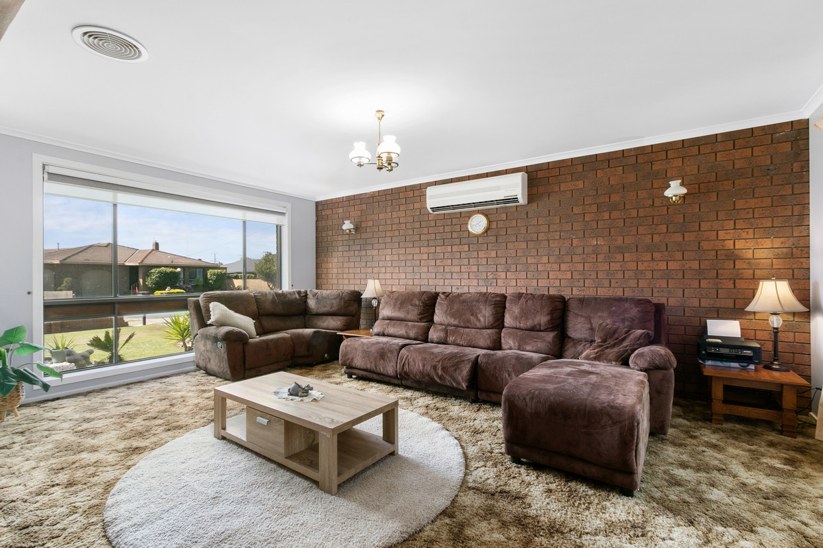 63 The Avenue, Morwell VIC 3840, Morwell - Thumbnail 2