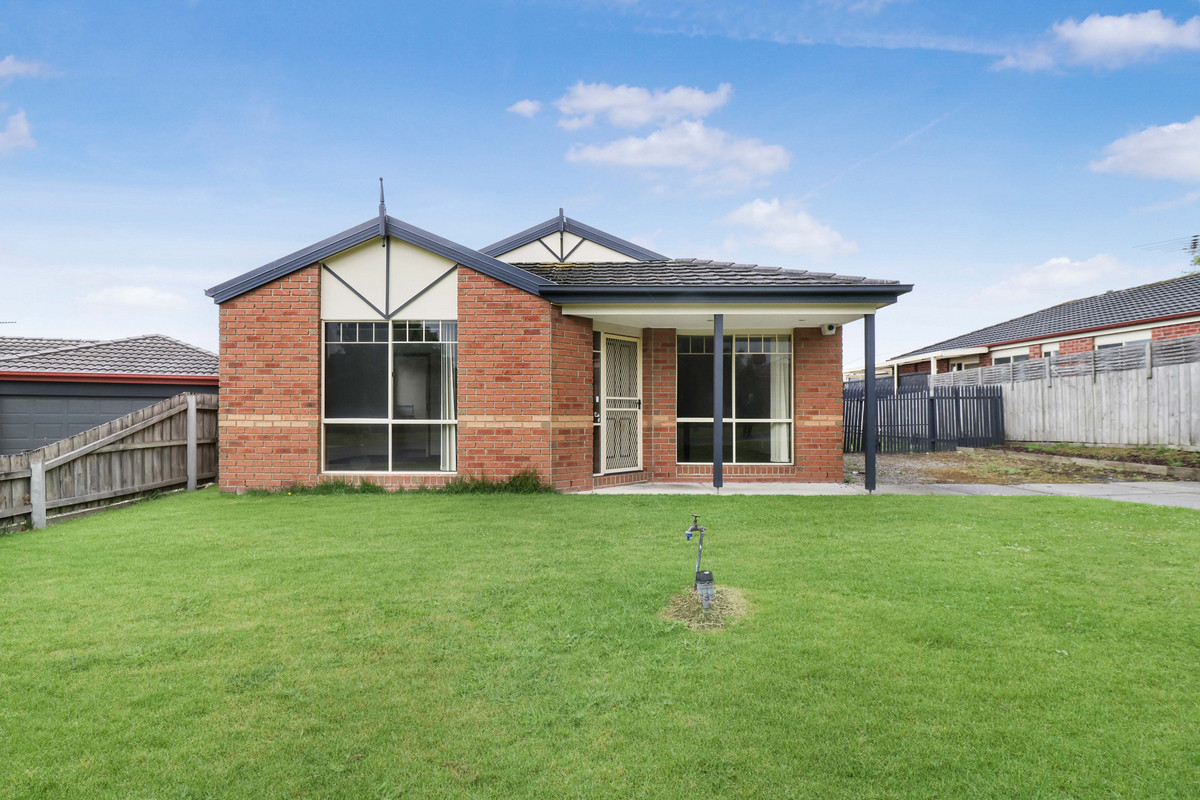 8 Cobram Court, PAKENHAM VIC 3810 Stockdale & Leggo