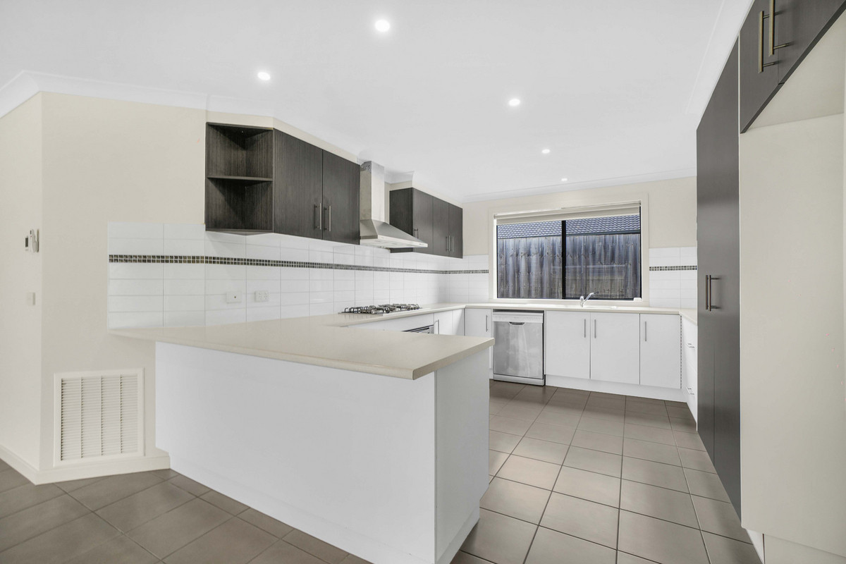 14 Chiswick Crescent, Drouin VIC 3818, Drouin - Thumbnail 5