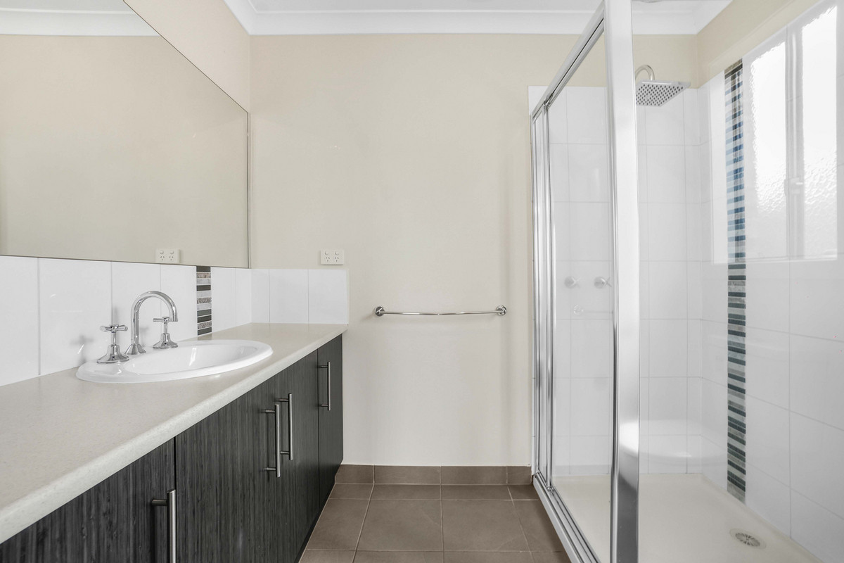 14 Chiswick Crescent, Drouin VIC 3818, Drouin - Thumbnail 3