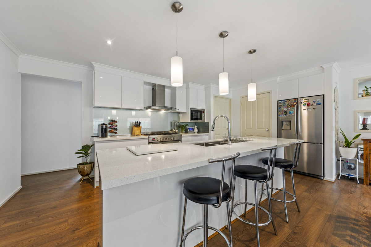 26 Masterton Place, Cranbourne East VIC 3977, Cranbourne East - Thumbnail 3