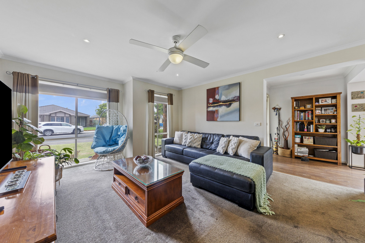 26 Masterton Place, Cranbourne East VIC 3977, Cranbourne East - Thumbnail 4