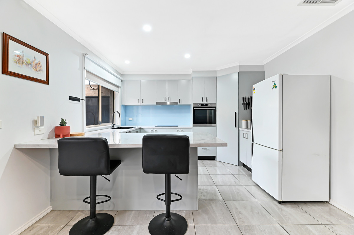 2 / 12 Tamarisk Road, NARRE WARREN VIC 3805, Narre Warren - Thumbnail 2