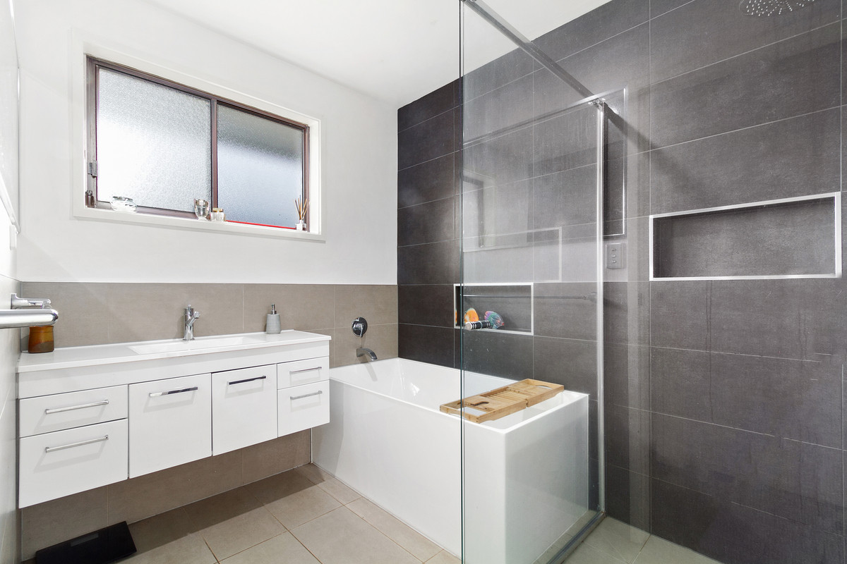 19 Airlie Bank Road, Morwell VIC 3840, Morwell - Thumbnail 2