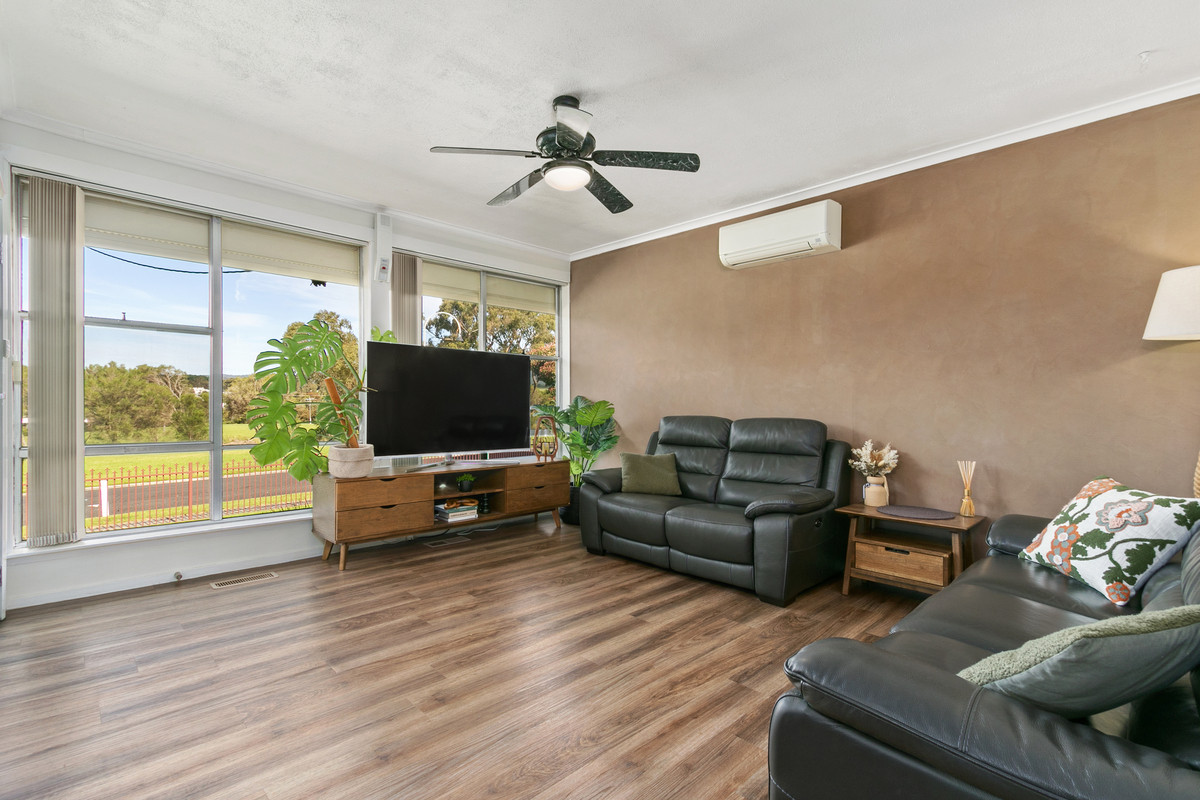 35 White Parade, Churchill VIC 3842, Churchill - Thumbnail 2