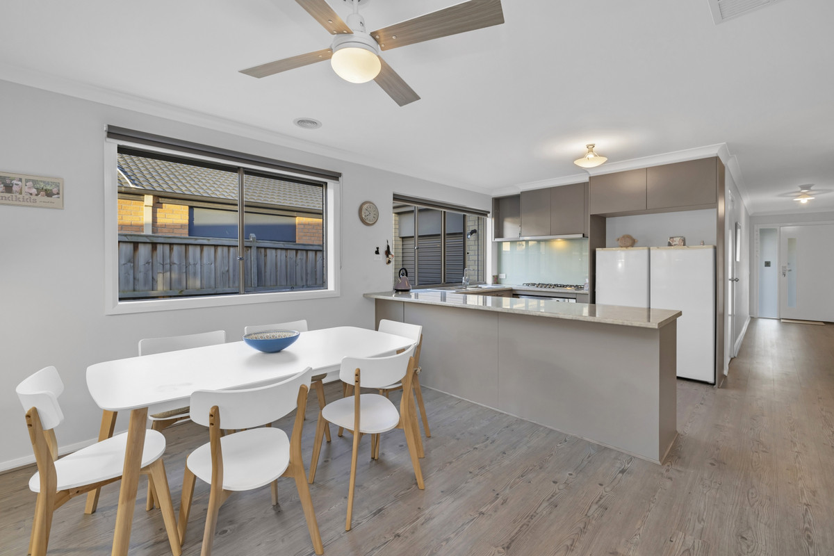 27 Capstone Street, Clyde VIC 3978, Clyde - Thumbnail 3