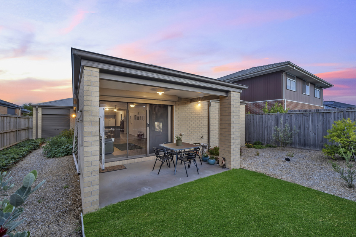 27 Capstone Street, Clyde VIC 3978, Clyde - Thumbnail 8