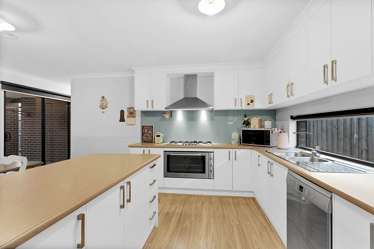 73 Heybridge Street, Clyde VIC 3978, Clyde - Thumbnail 2