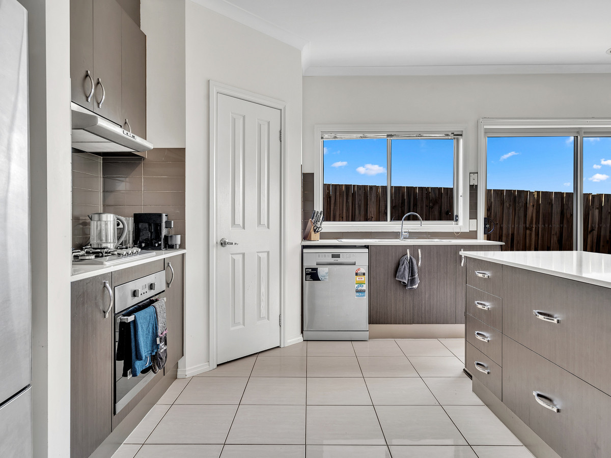 32 Lone Pine Square, BACCHUS MARSH VIC 3340, Bacchus Marsh - Thumbnail 4