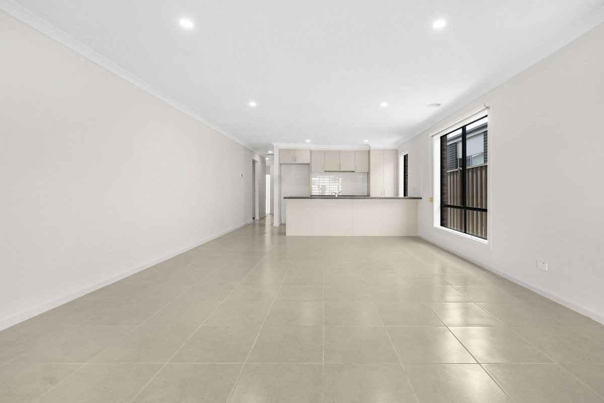 12 Talbot Drive, Pakenham VIC 3810, Pakenham - Thumbnail 2