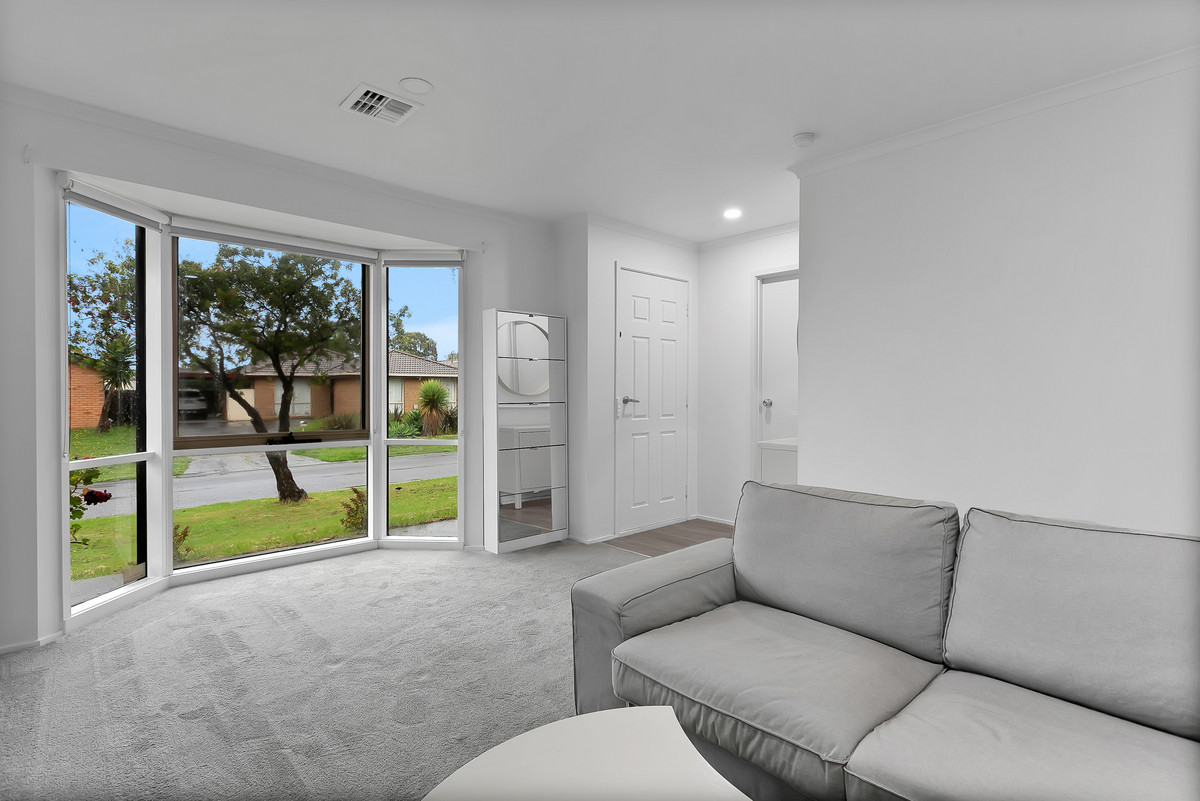 12 Maltravers Crescent, Cranbourne North VIC 3977, Cranbourne North - Thumbnail 2