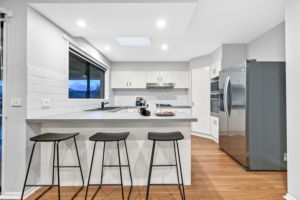 18 Fernisky Drive, Cranbourne East VIC 3977, Cranbourne East - Thumbnail 2