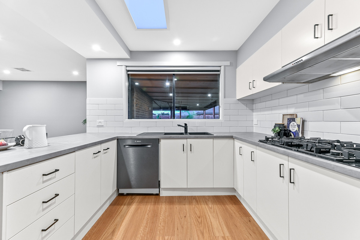 18 Fernisky Drive, Cranbourne East VIC 3977, Cranbourne East - Thumbnail 3