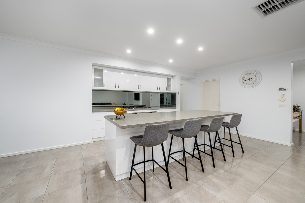 6 Latrobe Crescent, Shepparton North VIC 3631, Shepparton North - Thumbnail 4