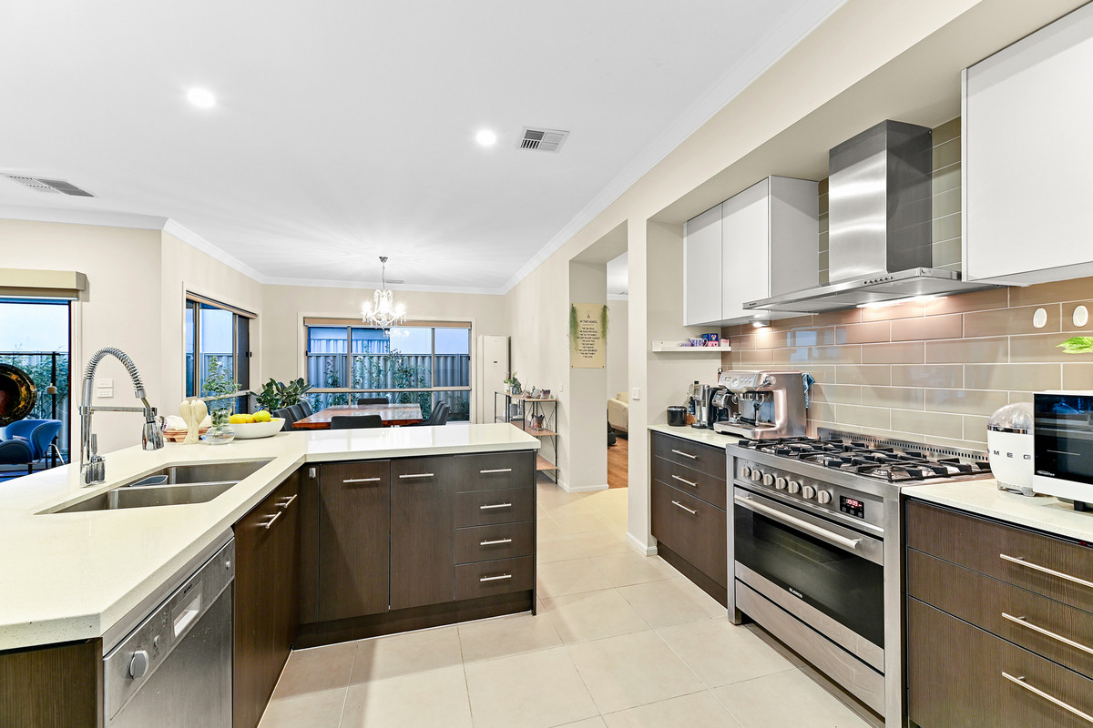 49 Ridgemont Drive, Berwick VIC 3806, Berwick - Thumbnail 8