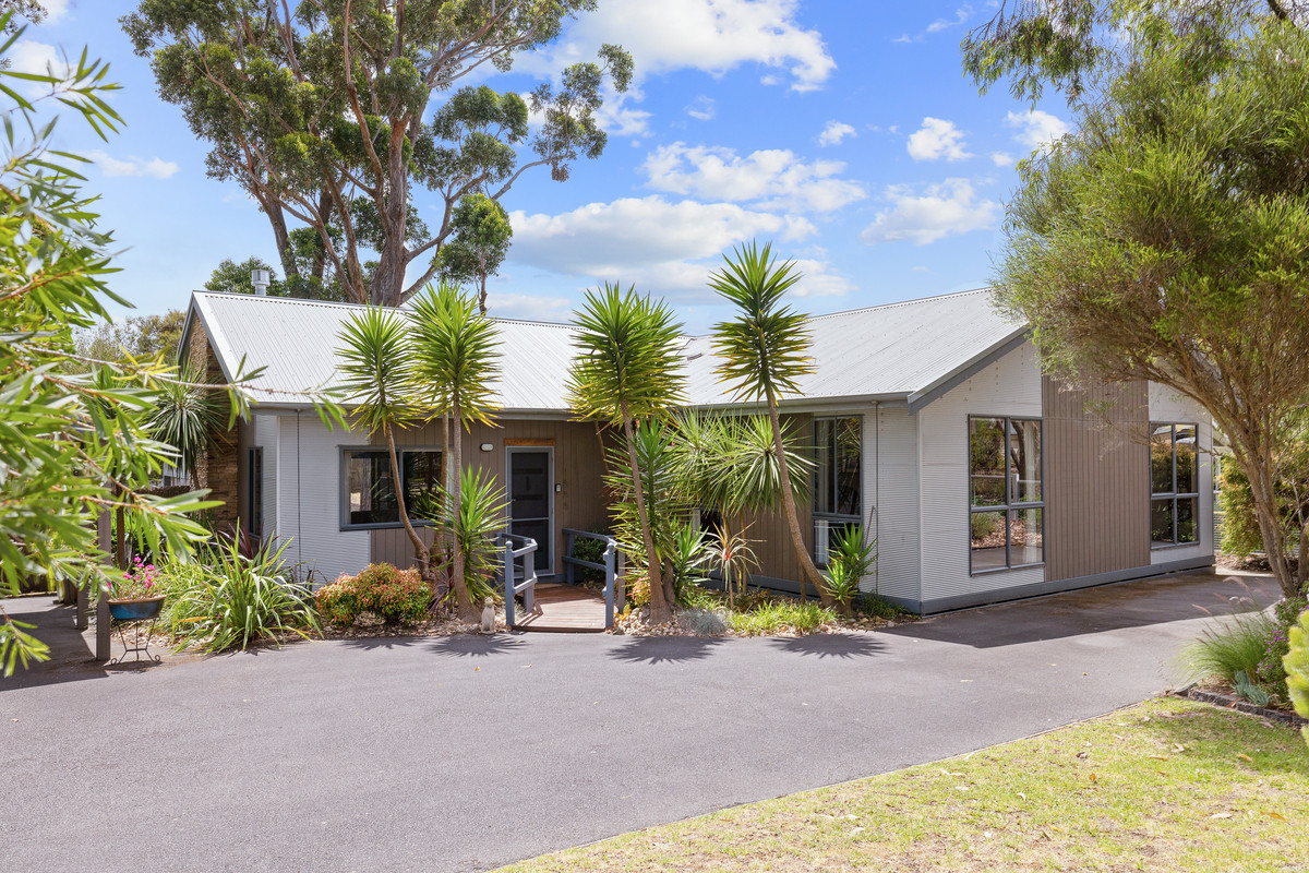 8 Hereward Close, Cowes VIC 3922, Cowes - Thumbnail 2