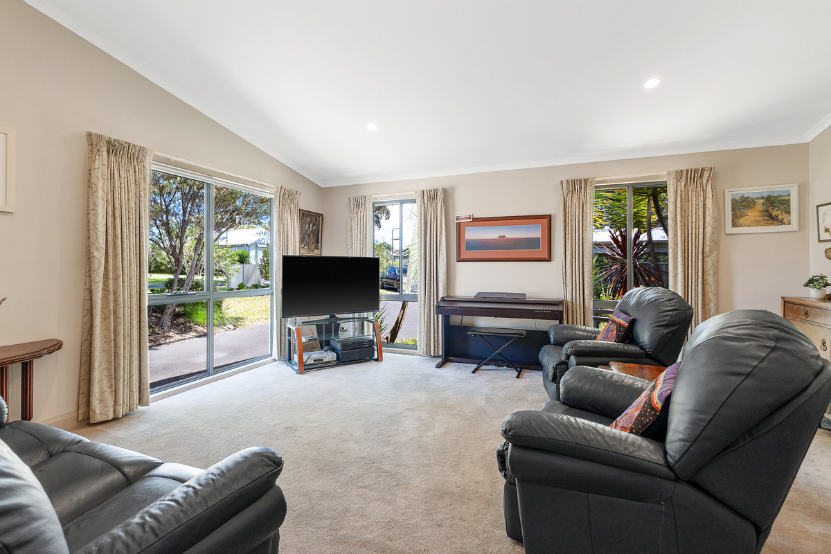 8 Hereward Close, Cowes VIC 3922, Cowes - Thumbnail 7