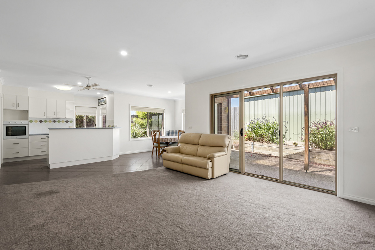 2 / 5 Patricia Court, DRYSDALE VIC 3222, Drysdale - Thumbnail 3