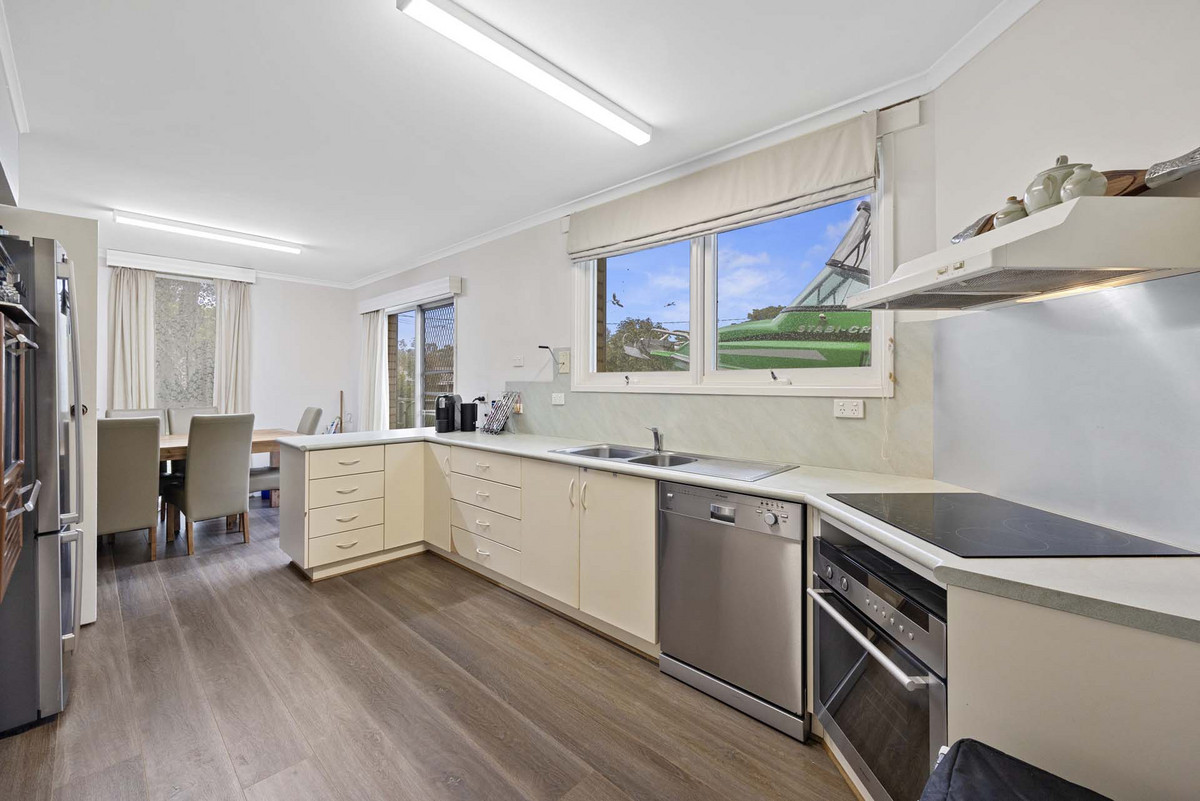 8 Halford Street, Inverloch VIC 3996, Inverloch - Thumbnail 2