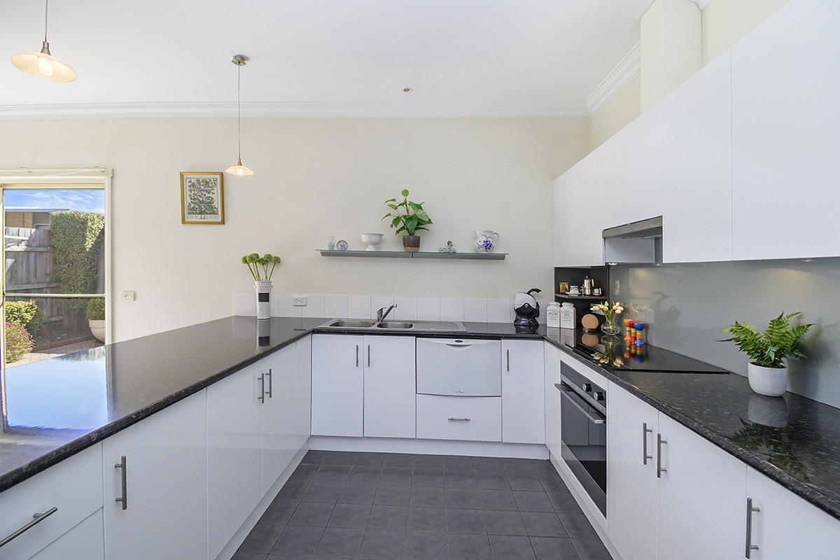 2 Loch Ard Place, Warrnambool VIC 3280, Warrnambool - Thumbnail 2