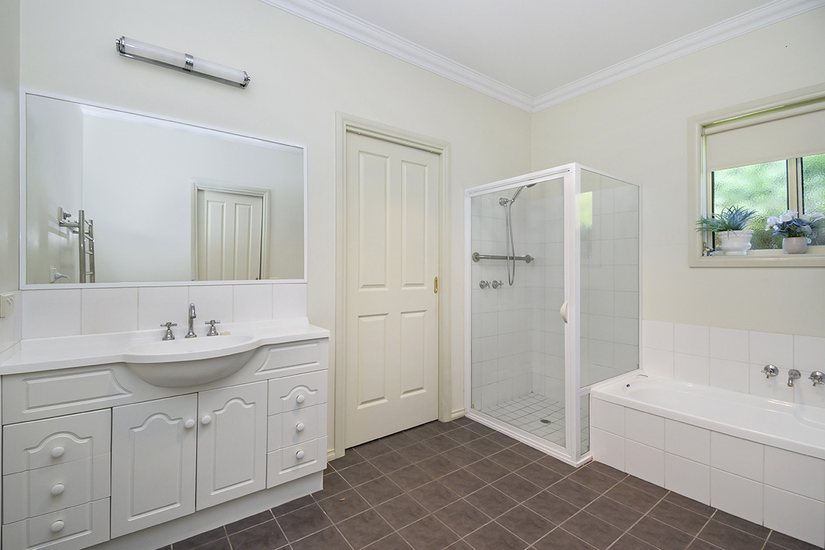 2 Loch Ard Place, Warrnambool VIC 3280, Warrnambool - Thumbnail 7