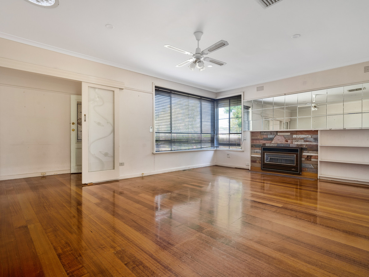 2 Dugdale Street, BACCHUS MARSH VIC 3340, Bacchus Marsh - Thumbnail 2