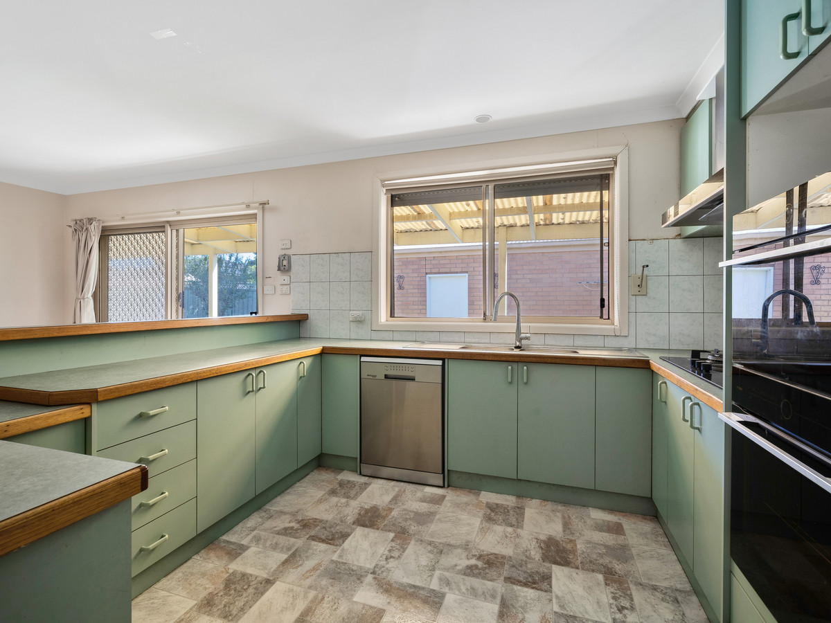 2 Dugdale Street, BACCHUS MARSH VIC 3340, Bacchus Marsh - Thumbnail 4