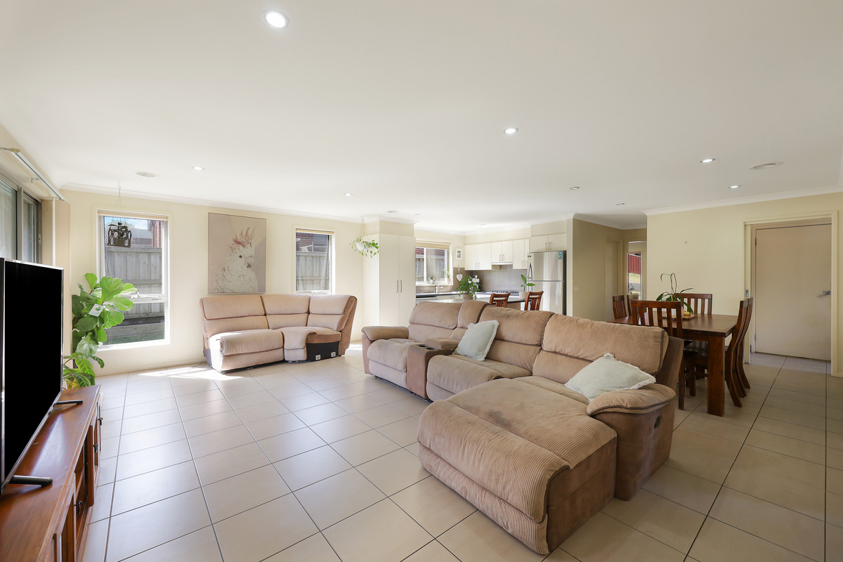 34 Armytage Avenue, Warrnambool VIC 3280, Dennington - Thumbnail 2