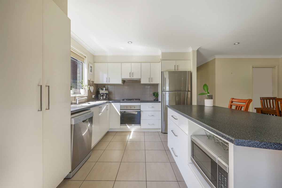 34 Armytage Avenue, Warrnambool VIC 3280, Dennington - Thumbnail 5