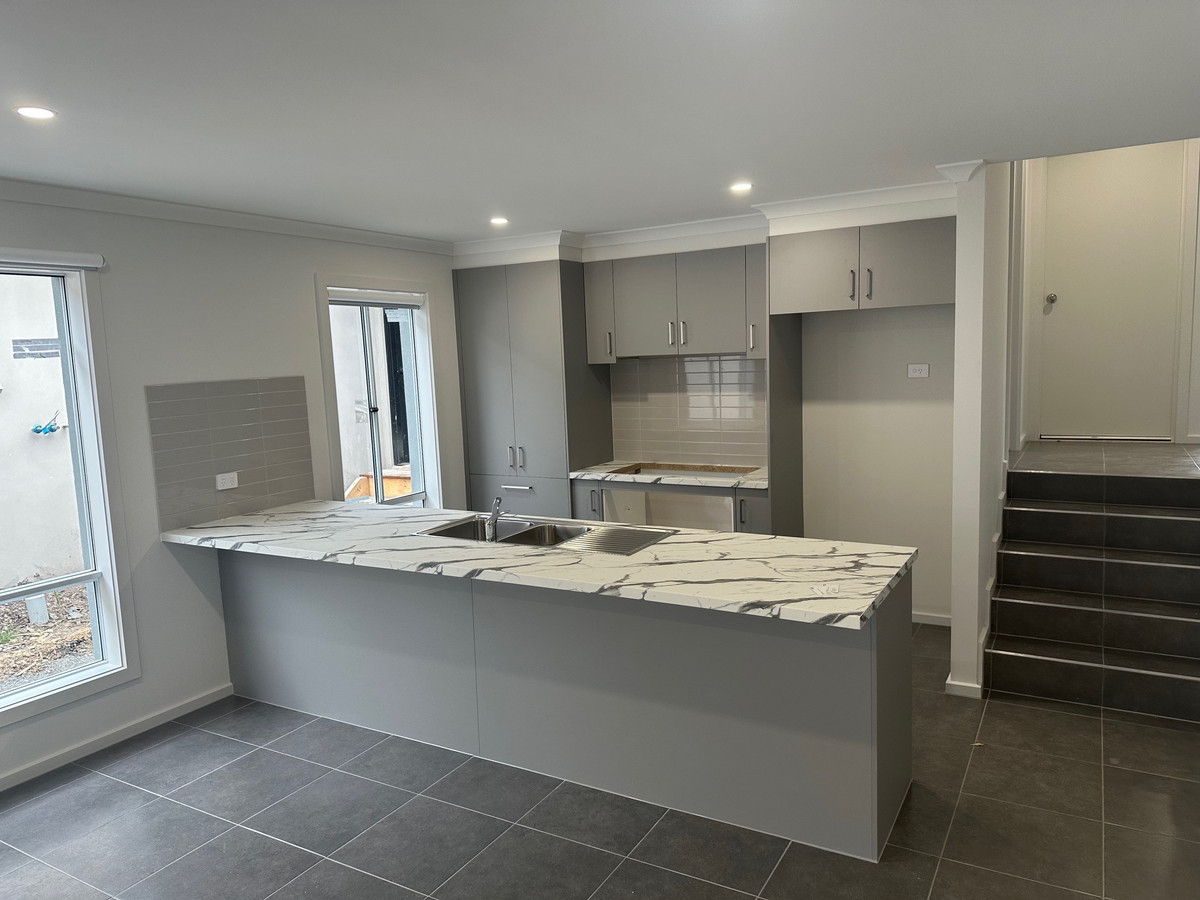 1 Saunders Way, Pakenham VIC 3810, Pakenham - Thumbnail 2
