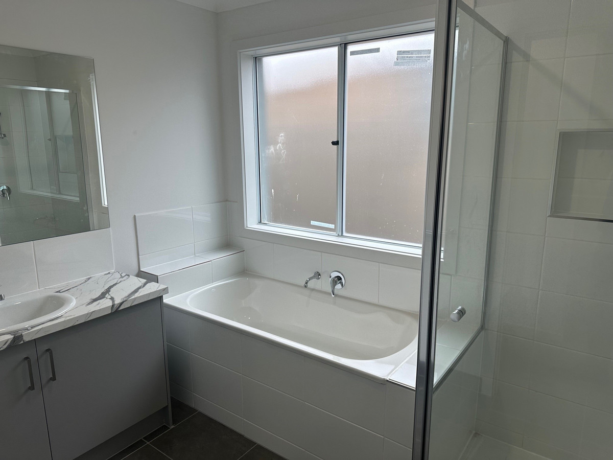 1 Saunders Way, Pakenham VIC 3810, Pakenham - Thumbnail 4