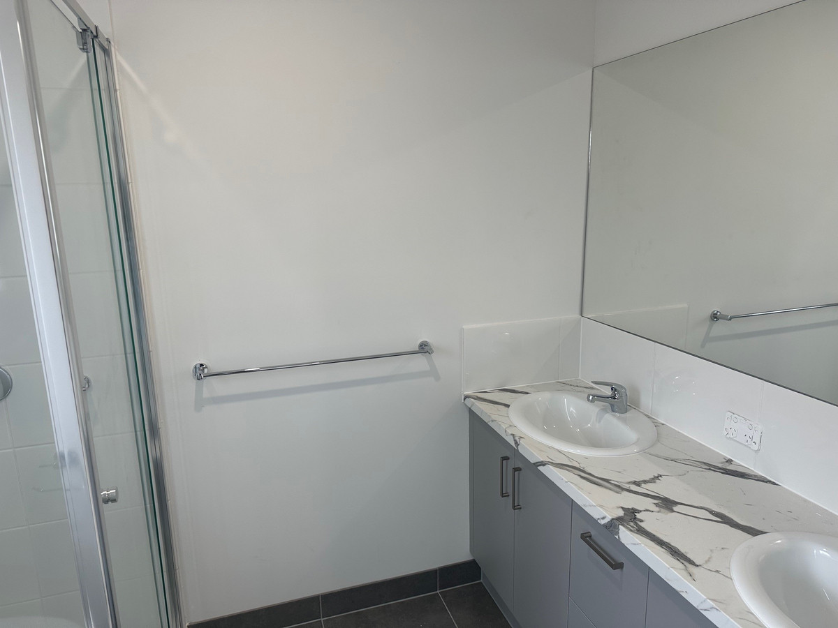 1 Saunders Way, Pakenham VIC 3810, Pakenham - Thumbnail 6