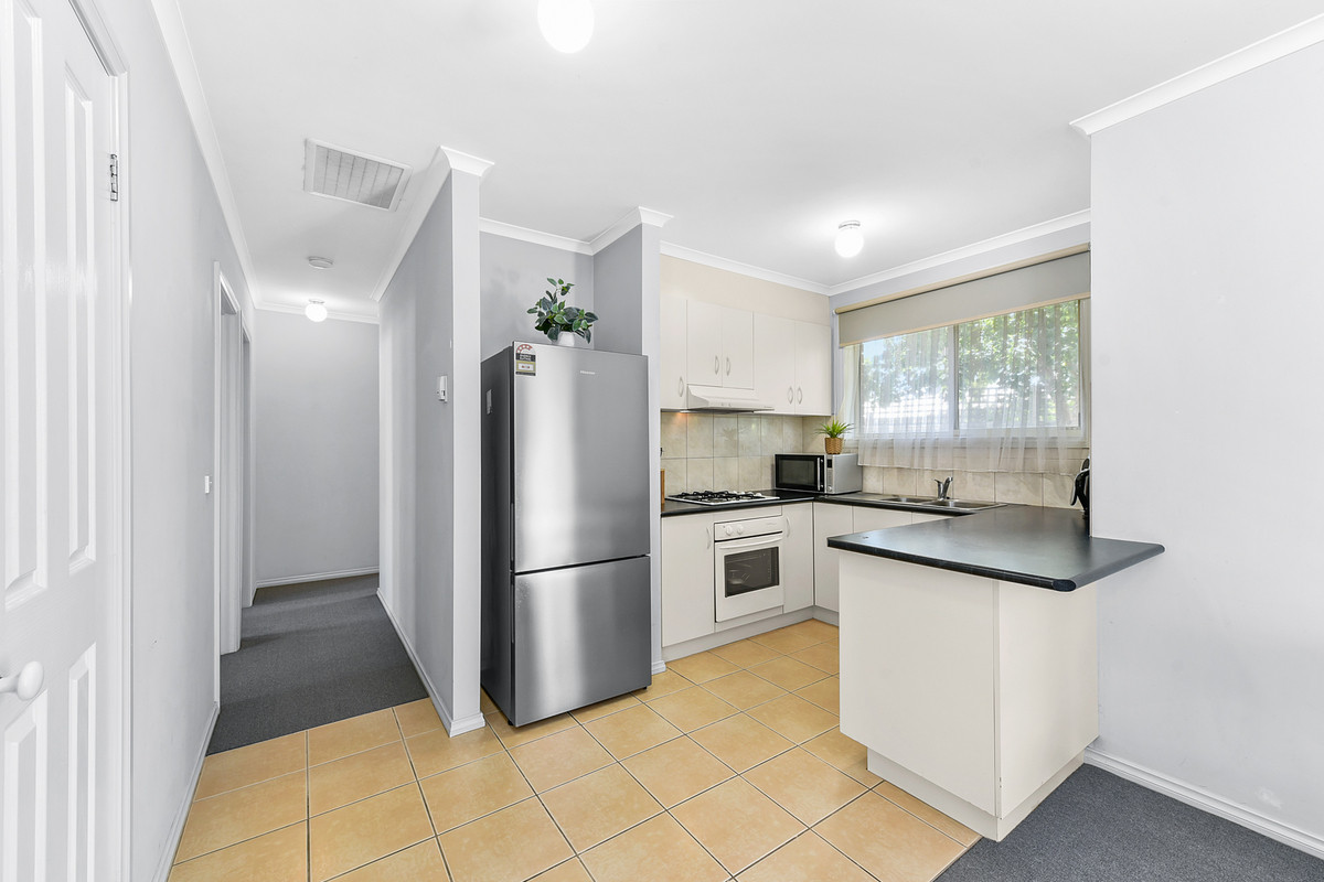 2 / 70 Robjant Street, Hampton Park VIC 3976, Hampton Park - Thumbnail 2