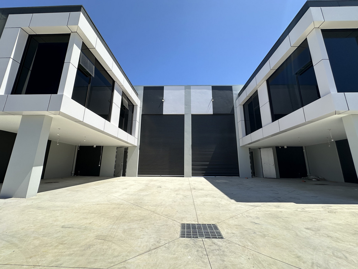 2 / 3 Hampden Road, Cranbourne West VIC 3977, Cranbourne West - Thumbnail 2