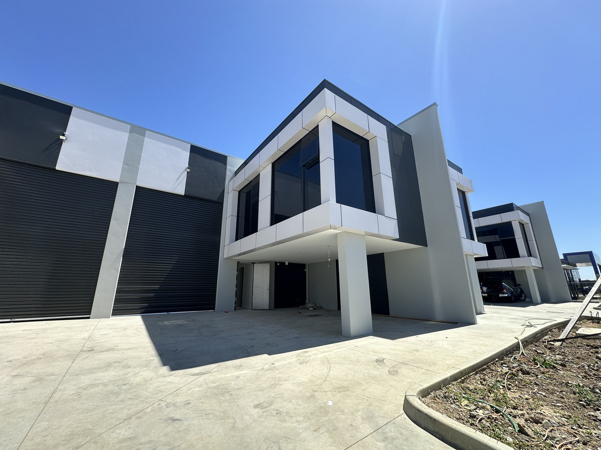2 / 3 Hampden Road, Cranbourne West VIC 3977, Cranbourne West - Thumbnail 3