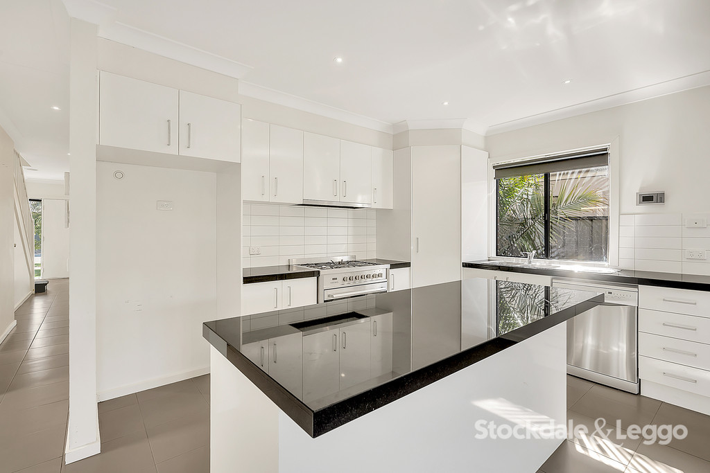42 Highbury Circuit, Craigieburn VIC, Craigieburn - Thumbnail 2