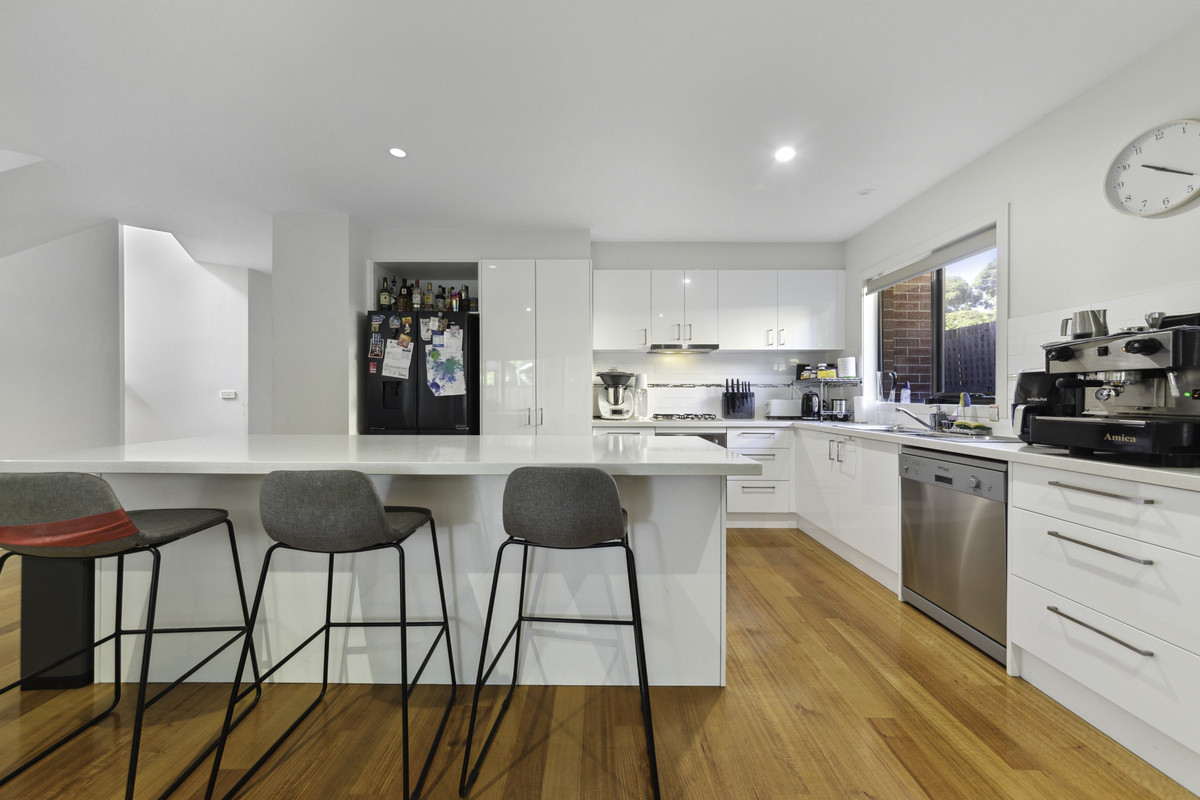 13 Kenwood Cresent, Ringwood VIC 3134, Ringwood - Thumbnail 2