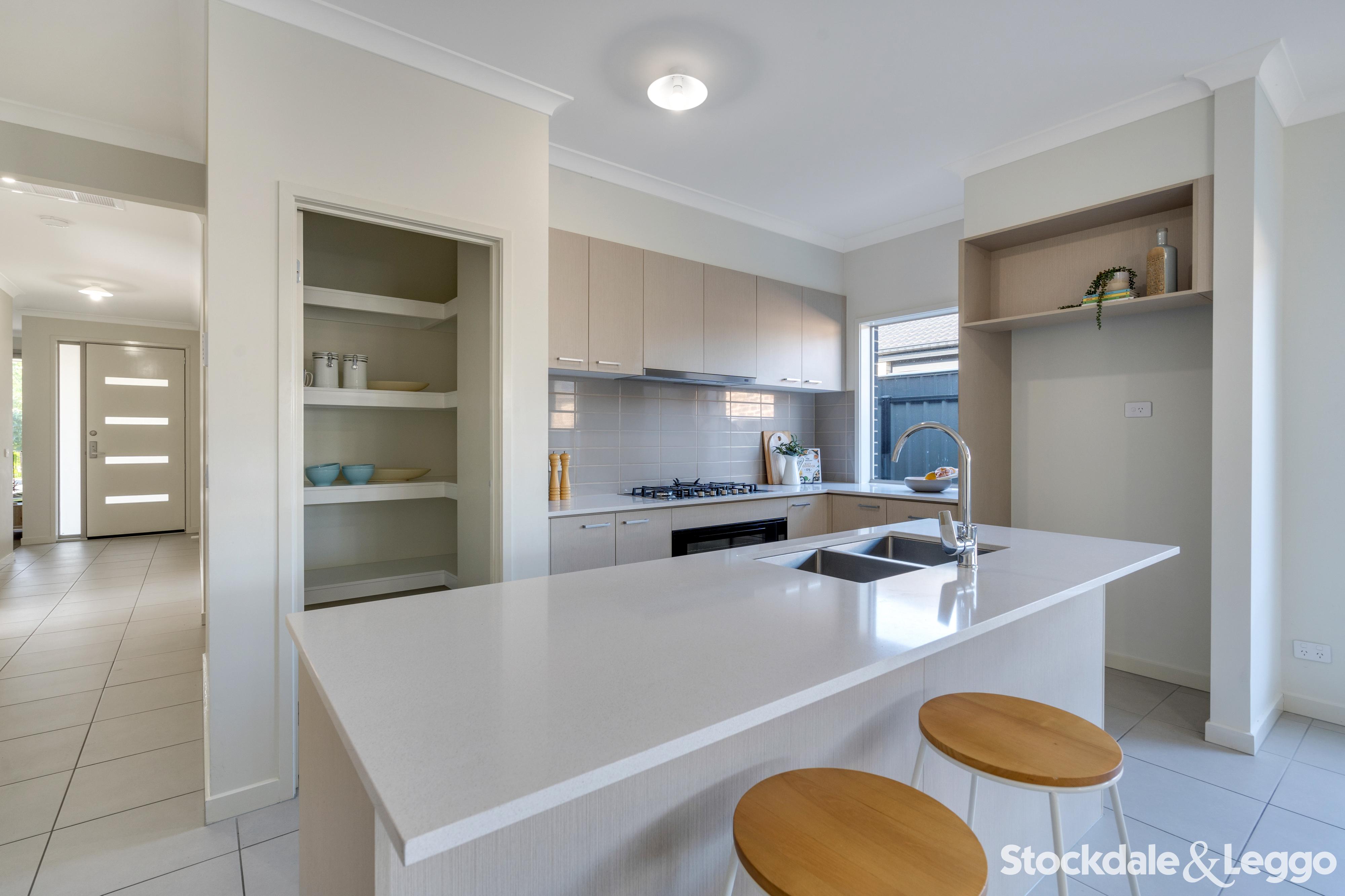 6 Coolamon Drive, Craigieburn VIC, Craigieburn - Thumbnail 3