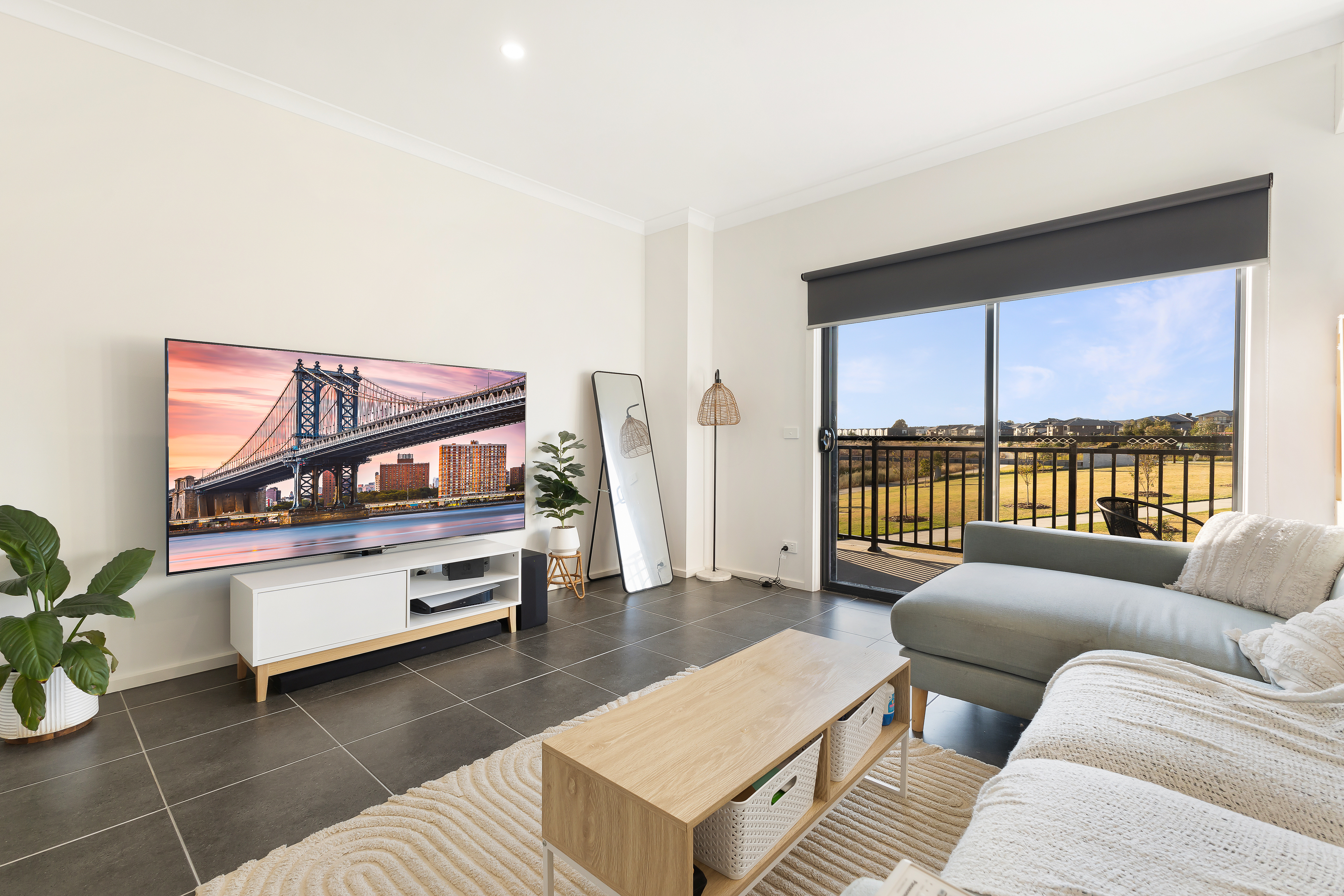 5 Monterey Loop, Clyde North VIC, Clyde North - Thumbnail 2
