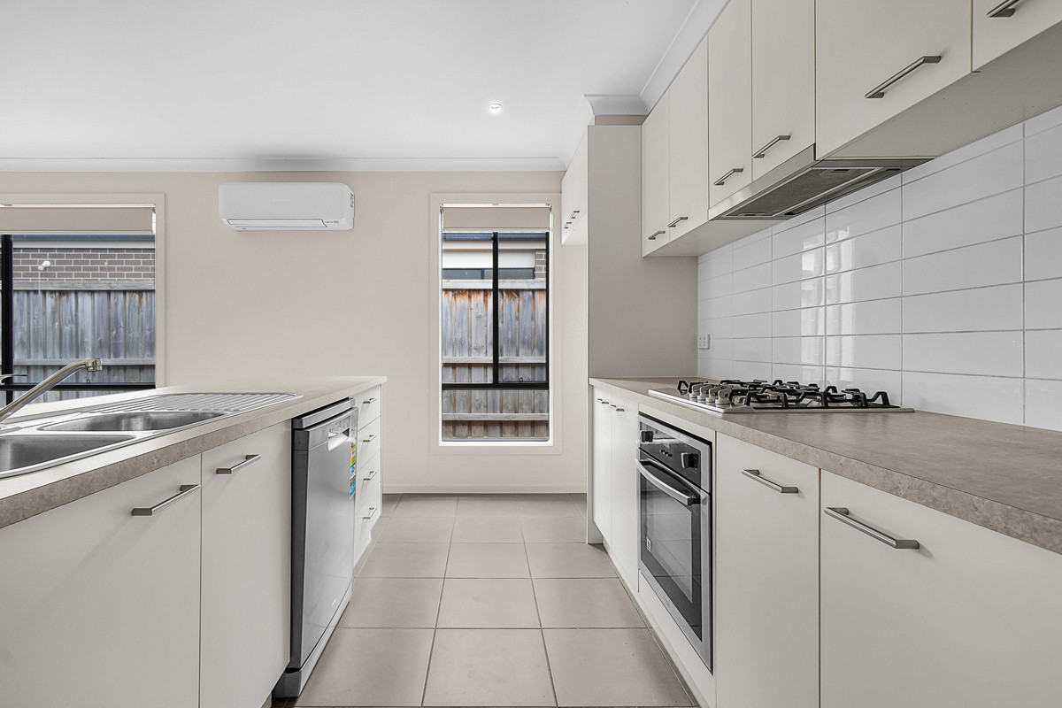 16 Elwood Avenue, PAKENHAM VIC 3810, Pakenham - Thumbnail 4