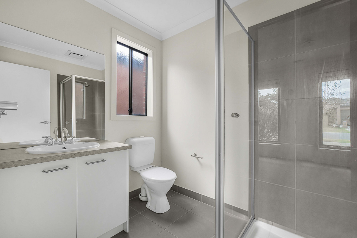 16 Elwood Avenue, PAKENHAM VIC 3810, Pakenham - Thumbnail 3