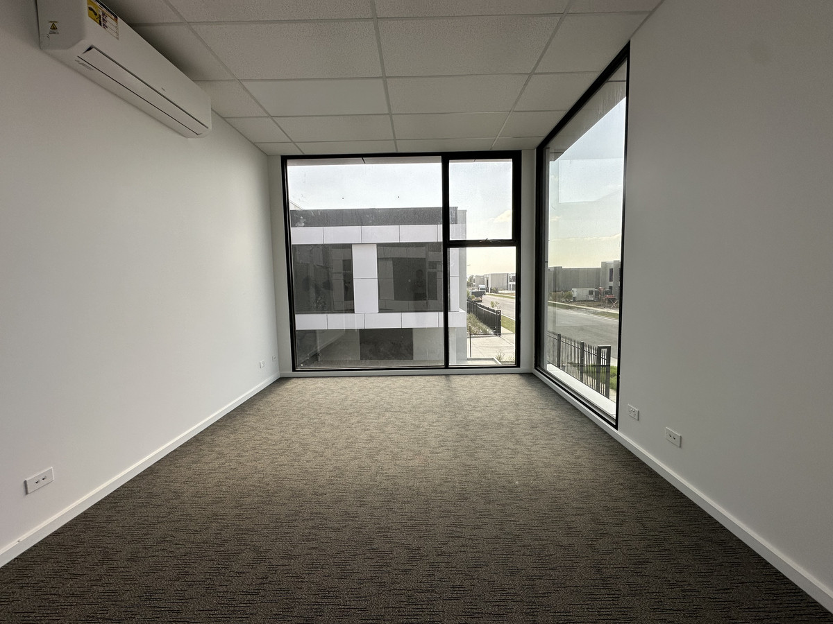 2 / 3 Hampden Road, Cranbourne West VIC 3977, Cranbourne West - Thumbnail 7
