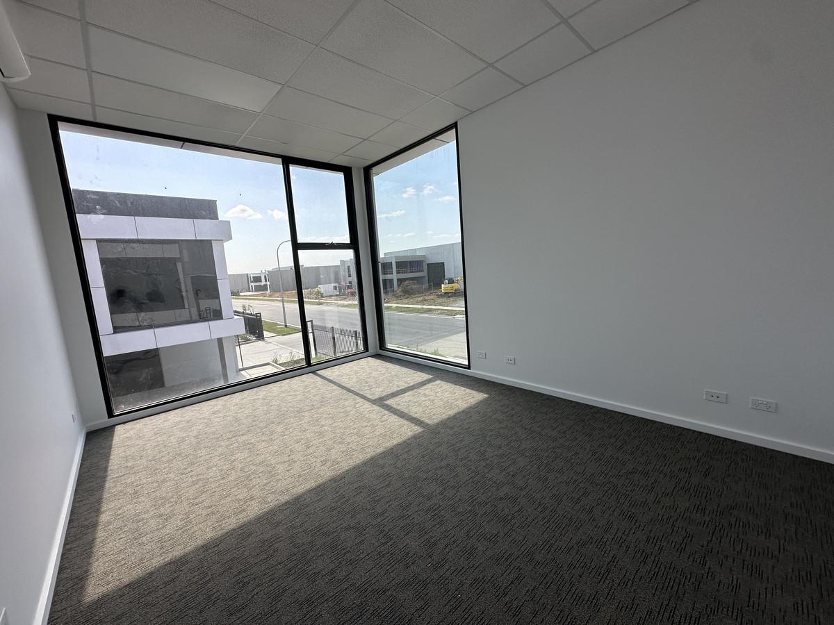 2 / 3 Hampden Road, Cranbourne West VIC 3977, Cranbourne West - Thumbnail 8