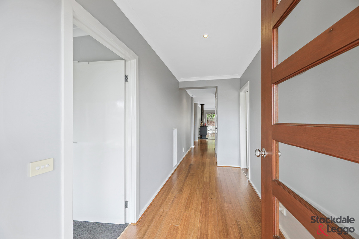 18 Josephine Crescent, MIRBOO NORTH VIC 3871, Mirboo North - Thumbnail 3