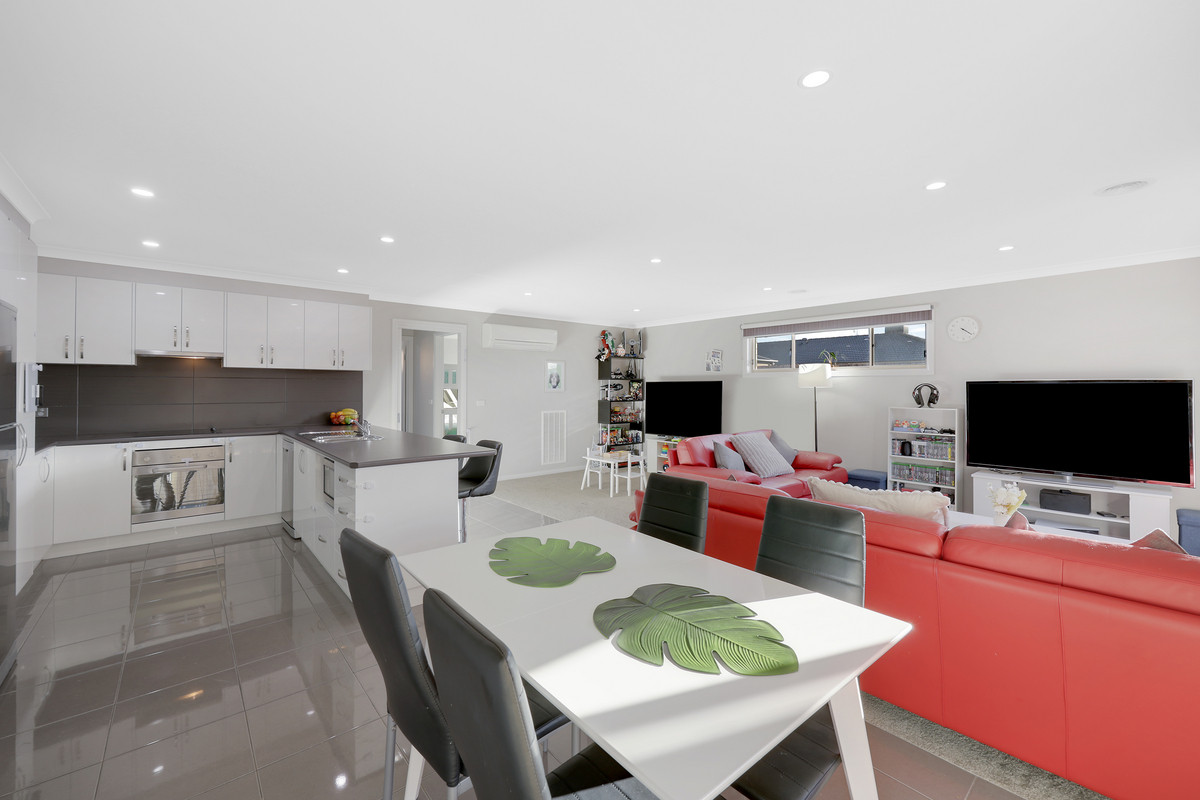 16 Toohey Drive, Warrnambool VIC 3280, Warrnambool - Thumbnail 2