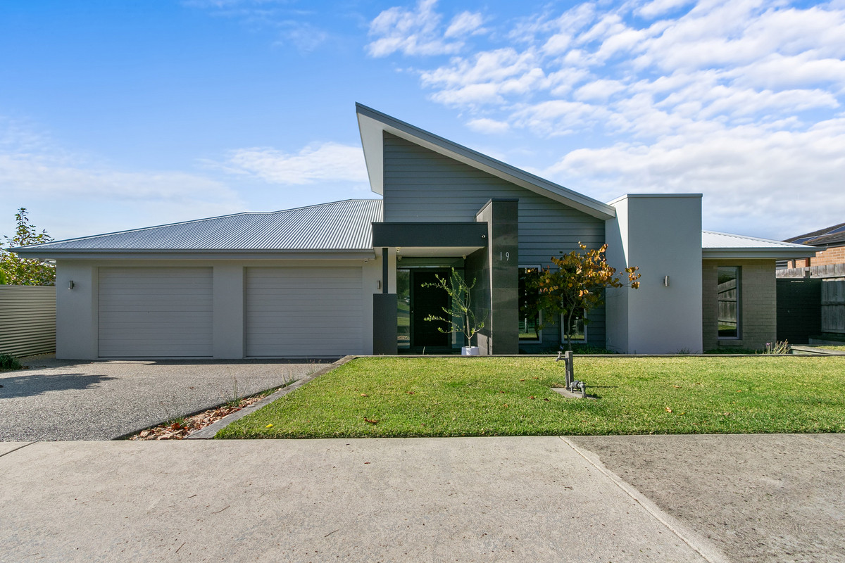 17-19 Warfe Way, Yinnar VIC 3869, Yinnar - Thumbnail 2